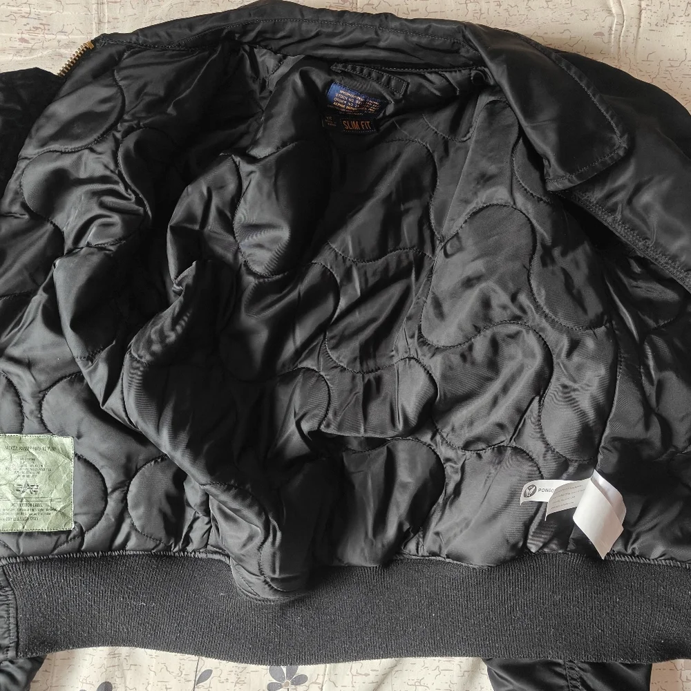 Alpha Industries Black Bomber Jacket - Picture 4 of 9